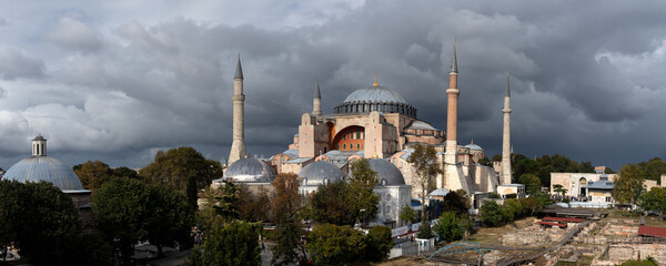Vue panoramique de Sainte-Sophie à Istanbul - obrazy, fototapety, plakaty