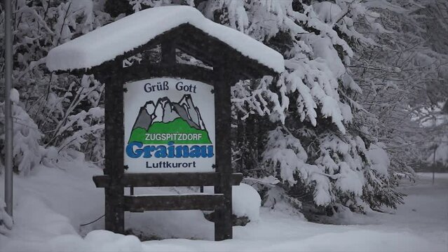 Luftkurort Grainau Zugspitzdorf Schild / Winter / Zugspitze / Schild / Ortschaft / Grainau / Bayern