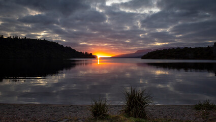 Fototapeta premium Lake Tarawarea at sunrise on the North Island of New Zealand