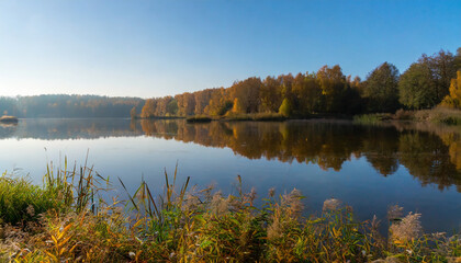 stille am morgen am see im herbst