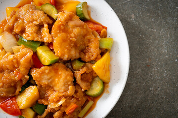 Stir fried sweet and sour sauce with pork