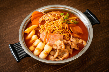 Budae Jjigae or Budaejjigae (Army stew or Army base stew). It is loaded with Kimchi, spam, sausages, ramen noodles and much more