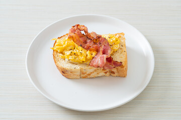 bread toast with scramble egg and bacon