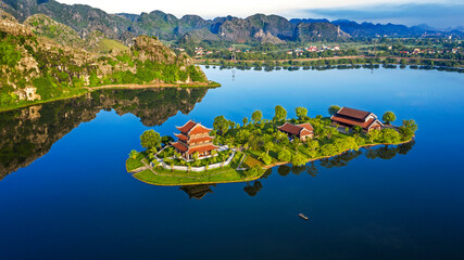 Golden Pagoda, Ninh Binh, Vietnam - obrazy, fototapety, plakaty