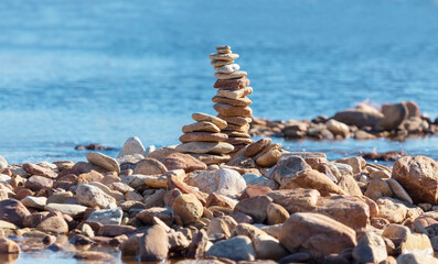 Fototapeta na wymiar A pyramid of pebbles on the coast