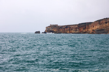 Il faro di Nazarè in lontananza, Portogallo