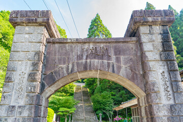 山田の凱旋門の風景（鹿児島県姶良市）