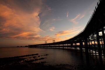 Paisaje del muelle del Tinto en Huelva.