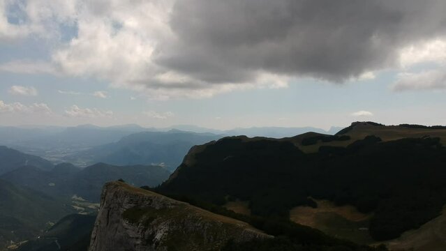 Vue a&eacute;rienne dans le massif du Vercors
