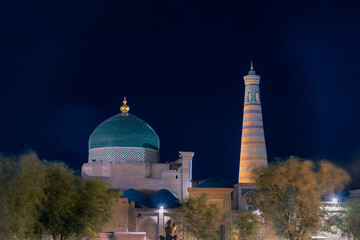 Fototapeta na wymiar Old Ichan-Kala night view with Pahlavan Mahmoud Mausoleum and Islam Khoja Minaret, Khiva, Uzbekistan