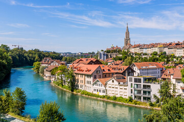 La rivière de l'Aar et la ville de Berne en Suisse