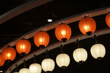 赤提灯、白提灯