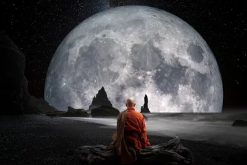 Papier Peint photo autocollant Pleine lune Buddhist monk observing the moon