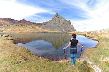 Naklejka premium person on the mountain