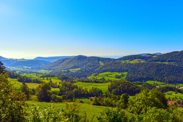 Fototapeta na wymiar Schweizer Jura-Gebirge im Bezirk Thal des Kantons Solothurn (Schweiz)