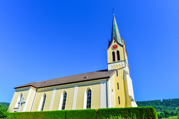 Fototapeta na wymiar Kirche von Ramiswil in Mümliswil-Ramiswil im Bezirk Thal des Kantons Solothurn (Schweiz)