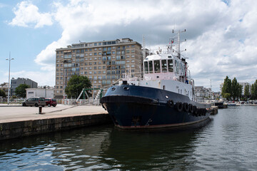 A tugboat moored in the port of Saint-Nazaire in Brittany, France - obrazy, fototapety, plakaty