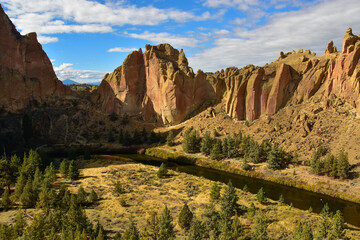 The towering rock spires and sheer basalt cliffs of breathtaking Smith Rock State Park in Central Oregon. Beckons climbers from around the world.