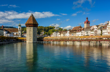 Fototapeta na wymiar Chapel bridge and the Old town of Lucerne, Switzerland