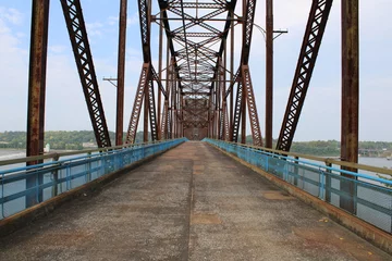 Foto op Plexiglas Madison, Illinois, USA  22 October 2023: Old chain of rocks bridge. This legendary bridge from the original old route 66 is open to public but closed to traffic. © Albert