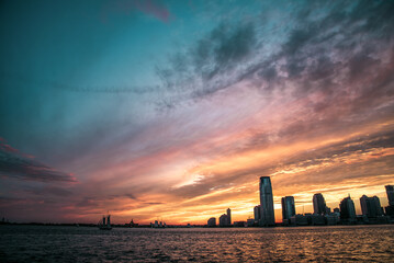 A Magical Sunset over Jersey - Manhattan, New York City - obrazy, fototapety, plakaty