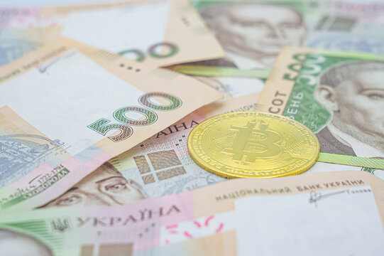 Bitcoin in Ukraine. Bitcoin exchange. Bitcoin exchange rate to Ukrainian currency. Use of blockchain technology in Ukraine. Golden bitcoin on five hundred ukrainian hryvnia bills background