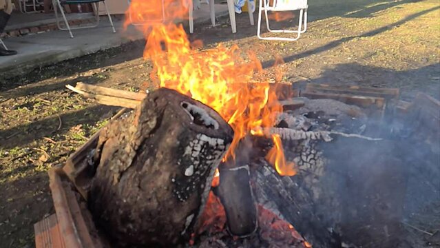 Floor fire with effect on flames