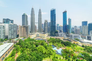 Zelfklevend Fotobehang Kuala Lumpur The KLCC Park and the Petronas Twin Towers, Kuala Lumpur