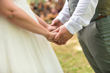 Passage des alliances, mariage, mains des mari&eacute;s