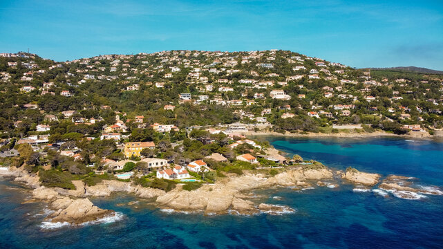 Vue a&eacute;rienne de la C&ocirc;te d'Azur, mer M&eacute;diterran&eacute;e, St Tropez, Fr&eacute;jus, Les Issambres