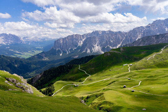 Italy, Trentino-Alto Adige, Scenic view of Odle mountains in Dolomites
