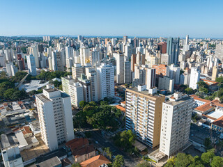 Fototapeta premium Imagem aérea do bairro Cambuí em Campinas, São Paulo. Brasil. 