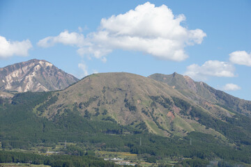 Fototapeta na wymiar 阿蘇の山々