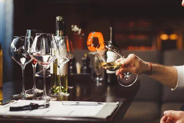Rolgordijnen Wine critic, connoisseur tastes, degustates expensive drinks. © Ilshat