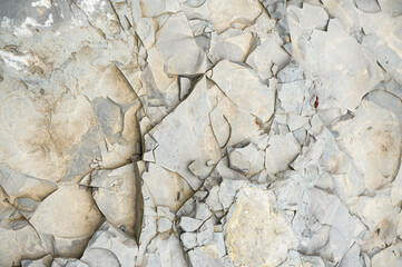 Felsplatte mit lockerem Gestein