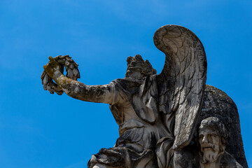 Obraz premium angel statue in cemetery