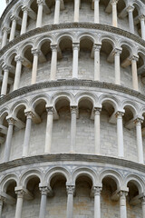 Détail architectural de la Tour de Pise en Toscane