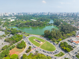 Monumento das Bandeiras ao lado do Parque Ibirapuera, São Paulo. 