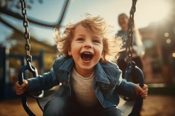 Poster Kind schaukelt auf Spielplatz und hat Spaß © stockmotion