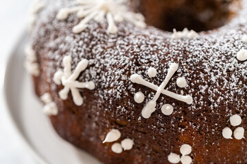 Gingerbread bundt cake with caramel filling