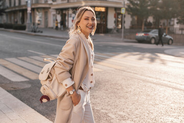 Fashion woman wearing beige coat on the street - 666596324