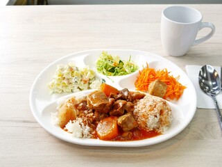 モンゴル料理の「ゴリヤシ」（グヤーシュ）