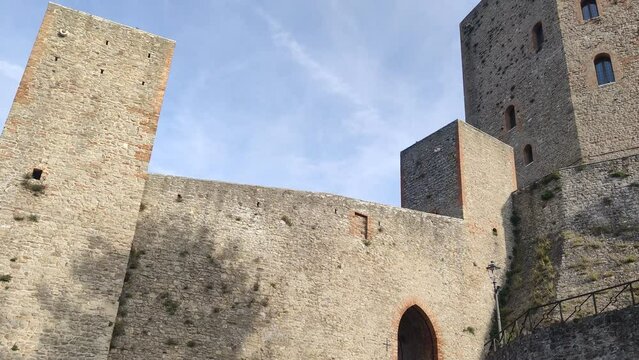 Esterno della Rocca a Montefiore Conca