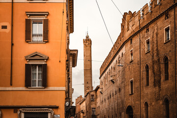 Stadt Ausblick auf Bauwerke und Straßen in Bologna Italien Toskana