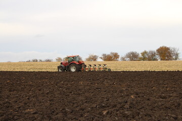 Obraz premium A tractor in a field
