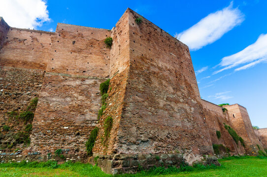 Roman Aurelian Walls (Mura Aureliane), UNESCO World Heritage Site, Rome, Latium (Lazio)