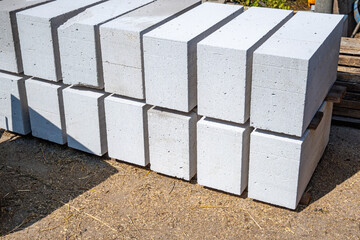 Storage of aerated concrete blocks. Laying aerated concrete blocks. Construction of aerated...
