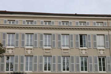 Bâtiment typique, vue de l'extérieur, ville de Bourg en Bresse, département de l'Ain, France