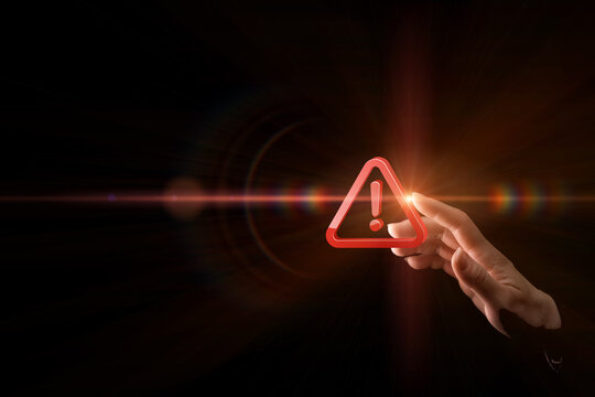 Hand clicks the error icon.