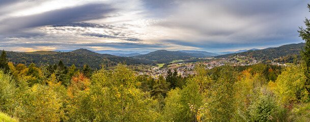 Obraz premium Blick vom Silberberg aif Bodenmais im Bayerischen Wald - Panorama